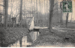 LE PLESSIS - LUZARCHES - Le Lavoir - Très Bon état - Le Plessis Bouchard