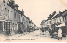 CHEROY - Rue De La République, Un Matin De Marché - Très Bon état - Cheroy