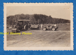 Photo Ancienne Snapshot- INDOCHINE - Engin Rouleau Compresseur , Construction De Piste Pour Avion - 1948 - Aviation - Automobili