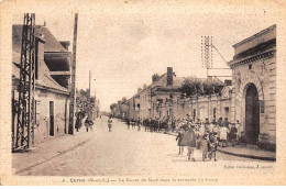 CORNE - La Route De Mazé Dans La Traversée Du Bourg - état - Other & Unclassified