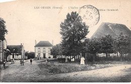 LES ORMES - L'Eglise Et La Place - Très Bon état - Autres & Non Classés