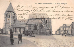 BRAY SUR SOMME - La Place Et L'Eglise - Très Bon état - Bray Sur Somme