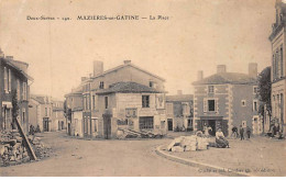 MAZIERES EN GATINE - La Place - Très Bon état - Mazieres En Gatine