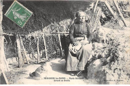 MESCHERS LES BAINS - Marie Guichard Devant Sa Grotte - Très Bon état - Meschers