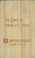 EMIRATI ARABI KEY HOTEL    Wyndham Dubai Marina - So Glad To Have You Here -    Wooden Card - Cartes D'hotel