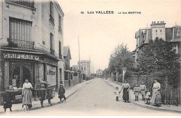 LES VALLEES - La Rue Berthe - Très Bon état - Andere & Zonder Classificatie