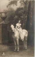 Frau Mit Pferd - Paarden