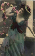 Frau Mit Blumen - Women