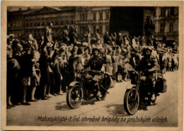 Motocykliste 1. Csl Obrnene Brigady Na Prazskych Ulicieh - Tchéquie