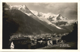 Chamonix, Vue Generale Et Le Mont-Blanc - Chamonix-Mont-Blanc