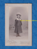 Photo Ancienne Début XXe - BELFORT - Beau Portrait Studio De Jeune Fille - Robe Mode Coiffure Enfant Mignon Chapeau Fehr - Oud (voor 1900)