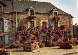 56 ROCHEFORT-EN-TERRE Place Du Puits Les Anciennes Maisons (Scan R/V) N° 3 \MS9025 - Rochefort En Terre