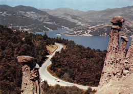 05 Lac De Serre-Ponçon Et Demoiselles Coiffées (Scan R/V) N° 26 \MS9054 - Embrun