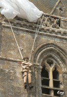 50 SAINTE MERE L'EGLISE Le Clocher Et Le Parachutiste John-Steele (Scan R/V) N° 50 \MS9051 - Sainte Mère Eglise