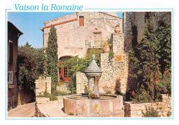 84 VAISON-LA-ROMAINE La Fontaine Et Hotel Du Beffroi (Scan R/V) N° 12 \MS9075 - Vaison La Romaine