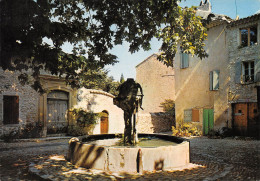 84 VAISON-LA-ROMAINE La Fontaine Place Du Vieux Marché (Scan R/V) N° 10 \MS9075 - Vaison La Romaine