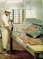 32 Larressingle Fabrique Du Foie-gras (deux Petites Photos) (Scan R/V) N° 68 \MS9074 - Condom