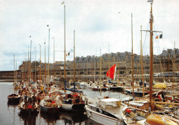 35 SAINT-MALO Le Bassin Et Voiliers De Plaisance (Scan R/V) N° 62 \MS9085 - Saint Malo