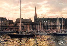 35 SAINT-MALO Voiliers Devant Le Clocher (Scan R/V) N° 21 \MS9088 - Saint Malo