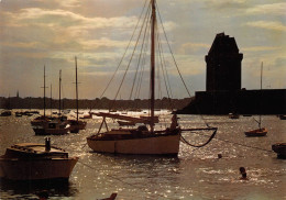 35 SAINT-SERVAN Voiliers Devant La Tour (Scan R/V) N° 2 \MS9088 - Saint Servan