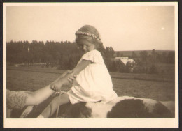 Girl Riding On Cause Old  Photo 6x9 Cm # 41254 - Persone Anonimi