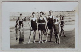 Photographie - Famille Profitant De La Plage. - Anonyme Personen