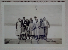 Photographie - Une Famille (8cm X 5,5cm). - Persone Anonimi