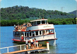 7-5-2024 (4 Z 25) Australia -  NSW - HAwkesbury River Ferry Delivering Mail (Posted With Xmas Stamp) - Fähren