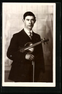 AK Junger Mann Mit Geige Und Bogen  - Music And Musicians
