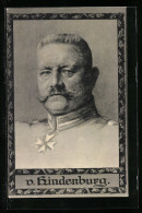 Künstler-AK Paul Von Hindenburg, Portraitiert Mit Orden Behangen  - Historische Persönlichkeiten
