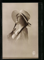 Foto-AK A. Noyer Nr. 3069: Profil Einer Jungen Dame Mit Sonnenhut Und Rosen  - Fotografia