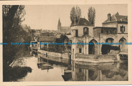 R038605 La Douce France. Chartres. Le Chateau D If Et La Cathedrale. Yvon. B. Ho - Welt