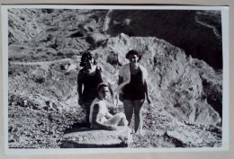 Photographie - Trois Femmes En Vacances à La Montagne. - Anonyme Personen