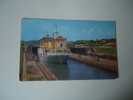 PANAMA   POSTCARDS  SHIPS IN CANAL     MORE  PURHASES 10% DISCOUNT - Panamá