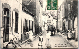 45 FERRIERES - La Rue Du Martroi  - Sonstige & Ohne Zuordnung