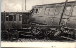 27 BERNAY - Catastrophe De 1910, Un Wagon  - Bernay