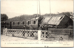 27 BERNAY - Catastrophe De 1910, Wagons Au Passage A Niveau  - Bernay