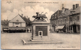 18 SANCOINS - La Place Et La Fontaine. - Andere & Zonder Classificatie