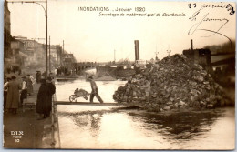 92 COURBEVOIE - Crue De 1920, Sauvetage De Matériaux Aux Quais  - Sonstige & Ohne Zuordnung
