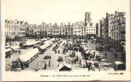 62 ARRAS - La Petite Place Un Jour De Marché  - Altri & Non Classificati