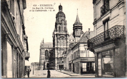 27 EVREUX - Rue Corbeau Et La Cathedrale. - Evreux