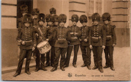 Belgique - BRUXELLES - Un Poste De Grenadiers  - Autres & Non Classés