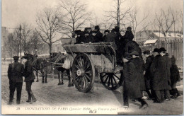 75 PARIS - Crue De 1910 - Evacuation De Pauvres Gens  - Inondations De 1910