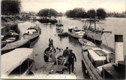 92 ASNIERES -- Les Yachts Au Garage  - Asnieres Sur Seine