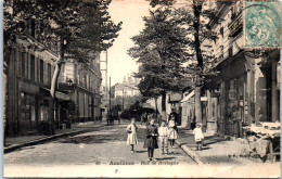 92 ASNIERES -- La Rue De Bretagne  - Asnieres Sur Seine