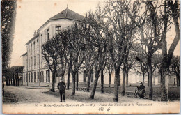 77 BRIE COMTE ROBERT - Place Des Minimes Et Le Pensionnat  - Brie Comte Robert