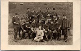 MILITARIA - 1914-1918 - CARTE PHOTO - Groupe (14 Sur Kepi) - Guerra 1914-18