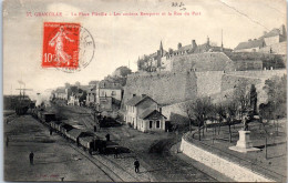 50 GRANVILLE - La Place Pleville, Et Les Remparts (plis) - Granville