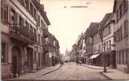 67 WISSEMBOURG - Une Rue De La Commune  - Wissembourg