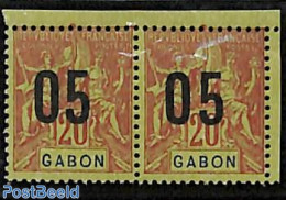 Gabon 1912 Pair With Both Overprint Types, Mint NH - Nuevos